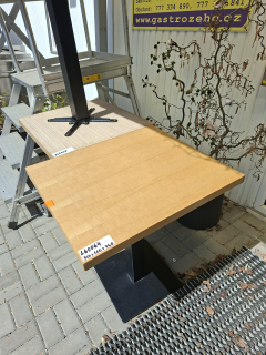 260065 Gastro stůl s centrální podnoží – 700 × 600 mm